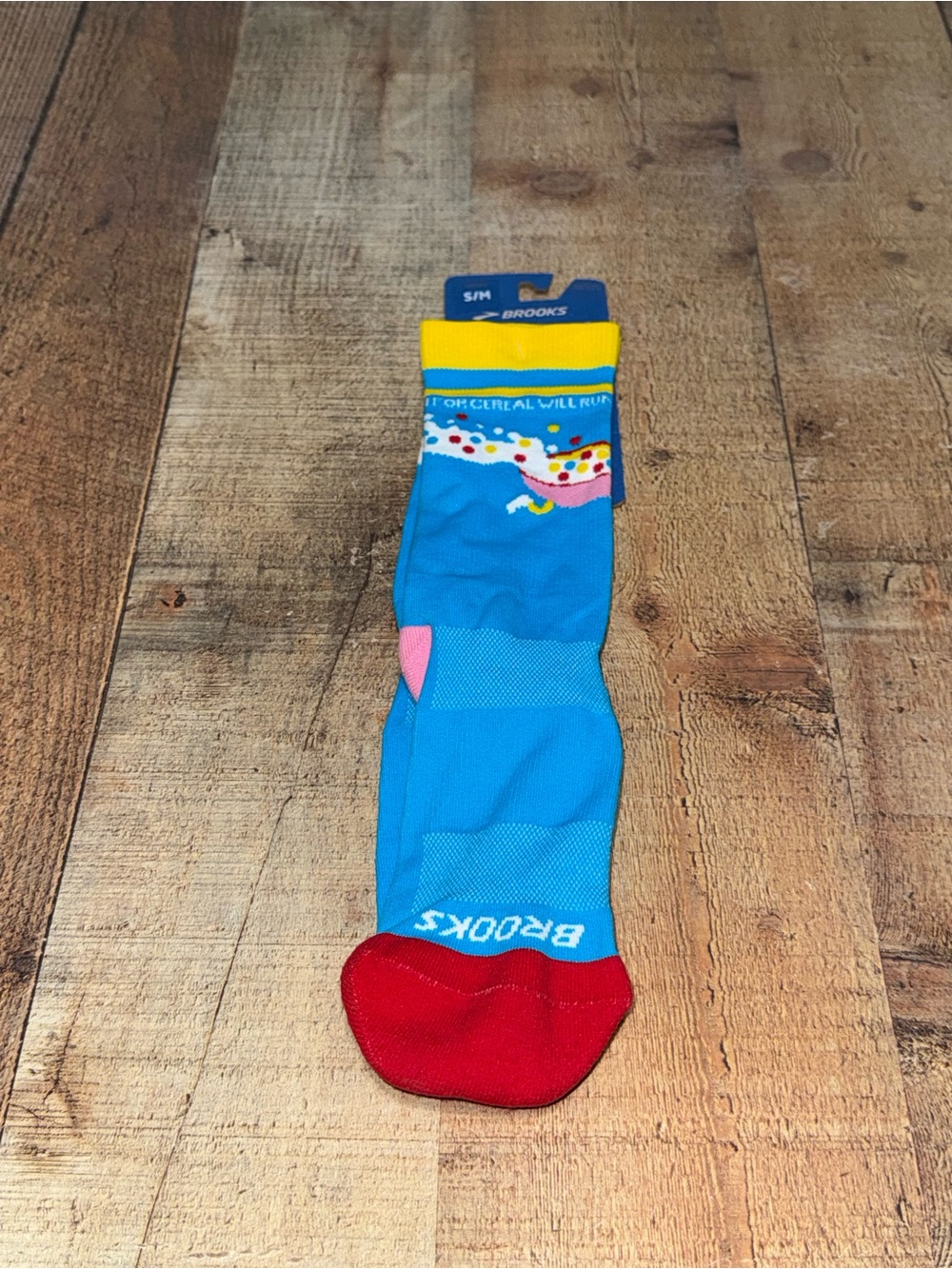 One pair NWT Brooks Crew Socks
Bowl O’Brooks cereal print
S/M fits size 4-9.